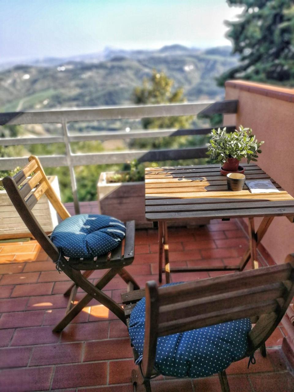 Bed and Breakfast Il Giardino Dei Frati Roncofreddo Exterior foto